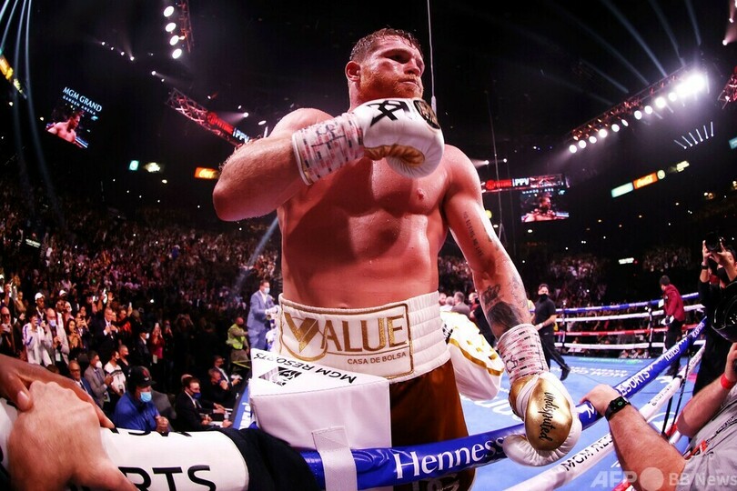 カネロがSミドル級初の4団体統一 プラントにTKO勝ち