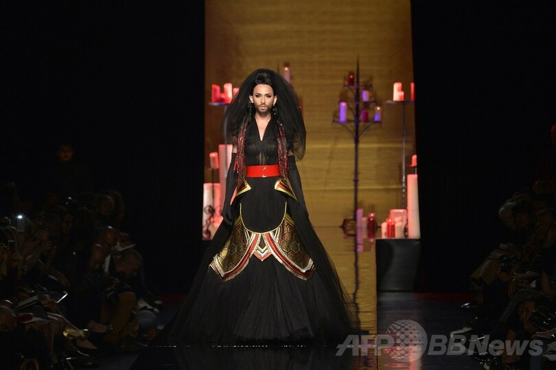 「ひげ面の女装歌手」も登場、J.P.ゴルチエ14/15年秋冬オートクチュール