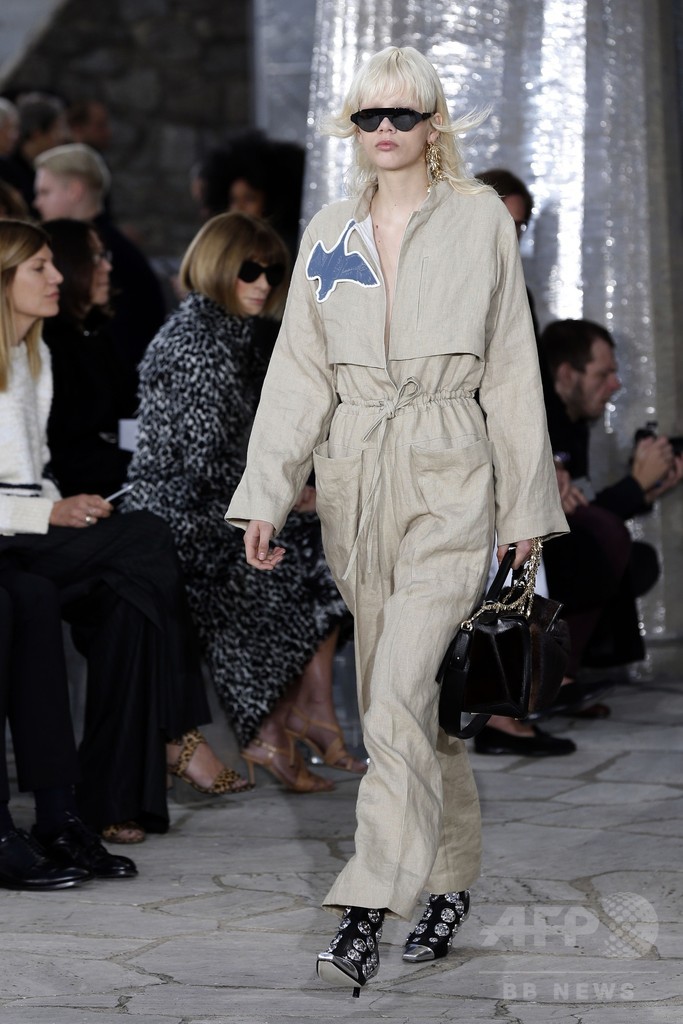 「ロエベ」16年春夏コレクション