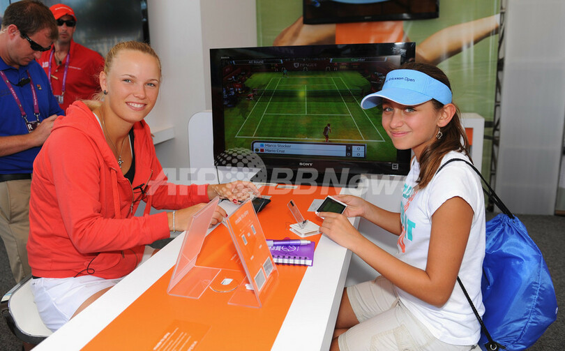 アザレンカが3回戦進出、ヴィーナスはクヴィトバ破る ソニー・エリクソン・オープン