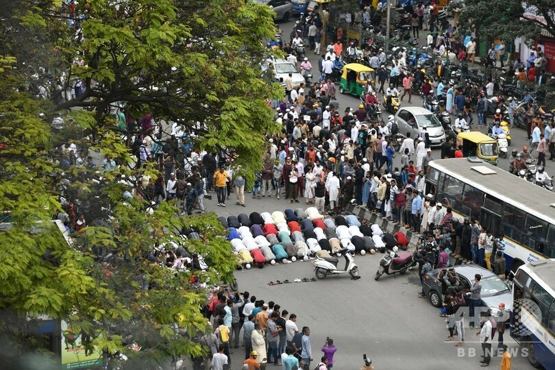 警察発砲で2人死亡 インド各地でデモ続く