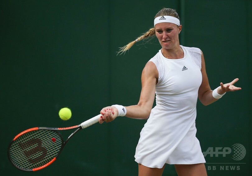 ウィンブルドンのコートに巨大な「穴」、選手が試合中断を要求