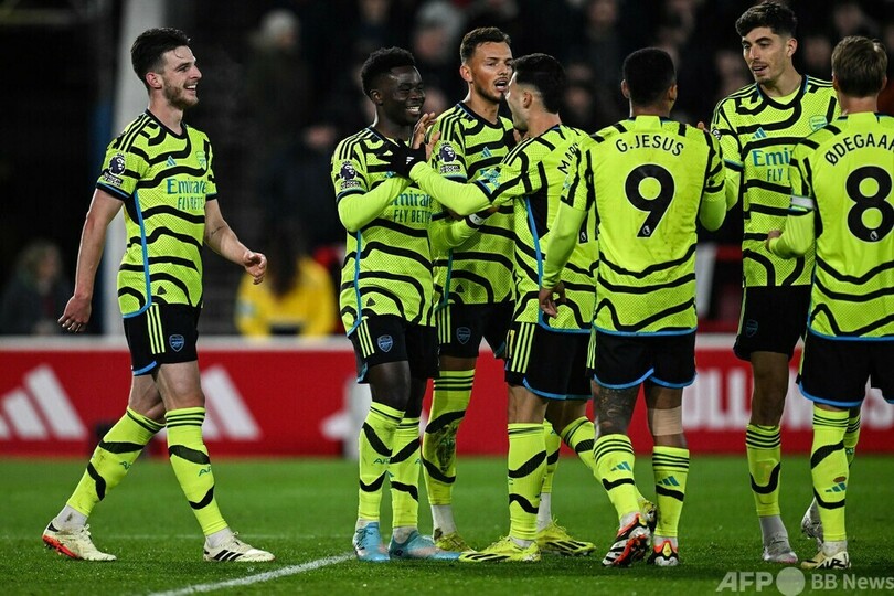 アーセナルが敵地で勝利、好調ビラはホームで久々の黒星