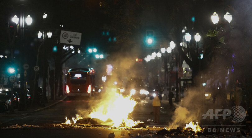 ブラジル大統領罷免で抗議デモ、警官隊と衝突