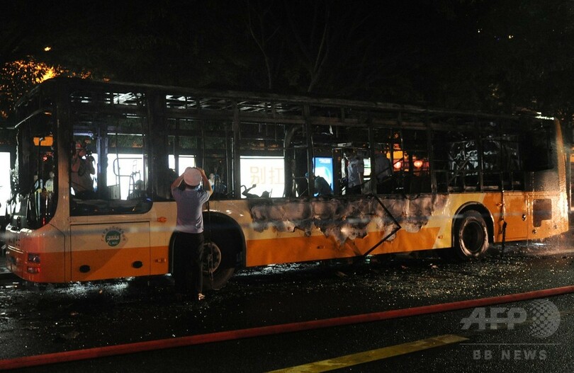 中国で男がバス放火、「賭博で負けた腹いせで」