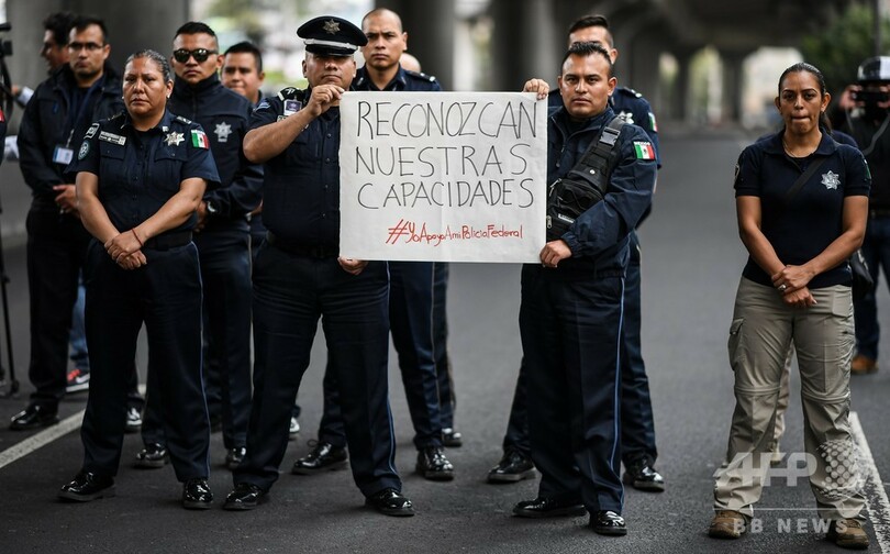 国家警備隊と連邦警察の統合案に大勢の警官が抗議、メキシコ
