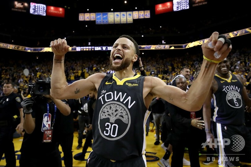 ウォリアーズがシリーズ2連勝、カリーが37得点と大暴れ