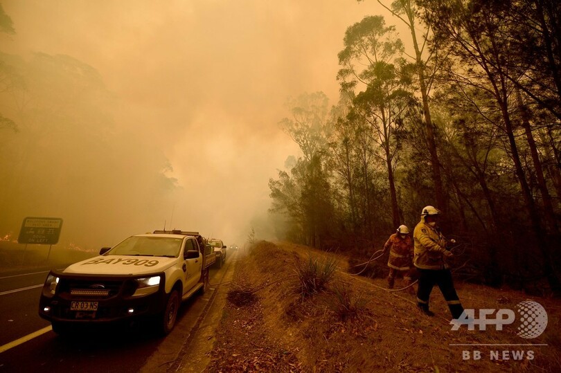 豪消防関係者、モリソン首相を激烈批判 顕在化する消火の負担
