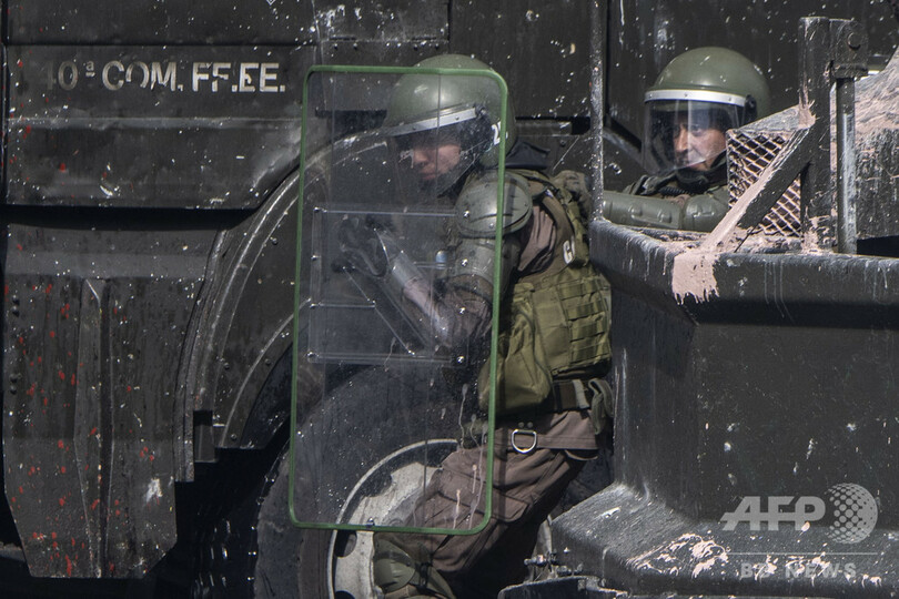 チリ大統領、暴動受け国民に謝罪 基礎年金支給額や最低賃金の引き上げなど発表