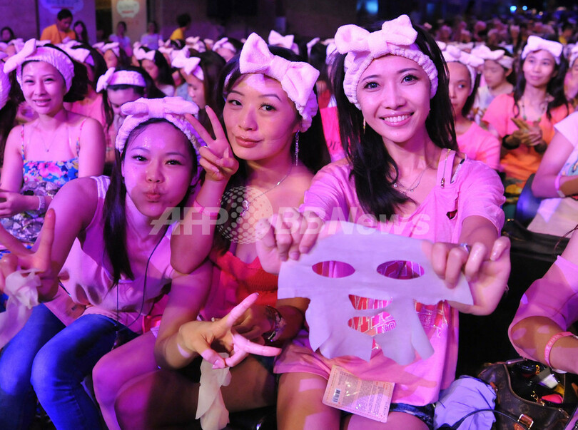 美容フェイスマスクつけた台湾女性1200人、ギネス記録に挑戦