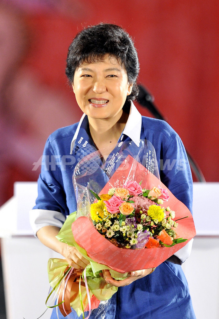 韓国与党、大統領候補に朴槿恵氏 初の女性候補