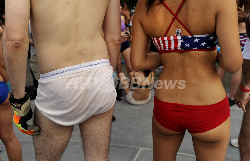 下着姿でダッシュ、NYセントラルパーク