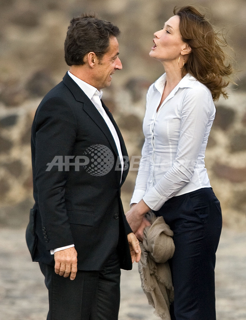 サルコジ仏大統領夫妻、メキシコを訪問