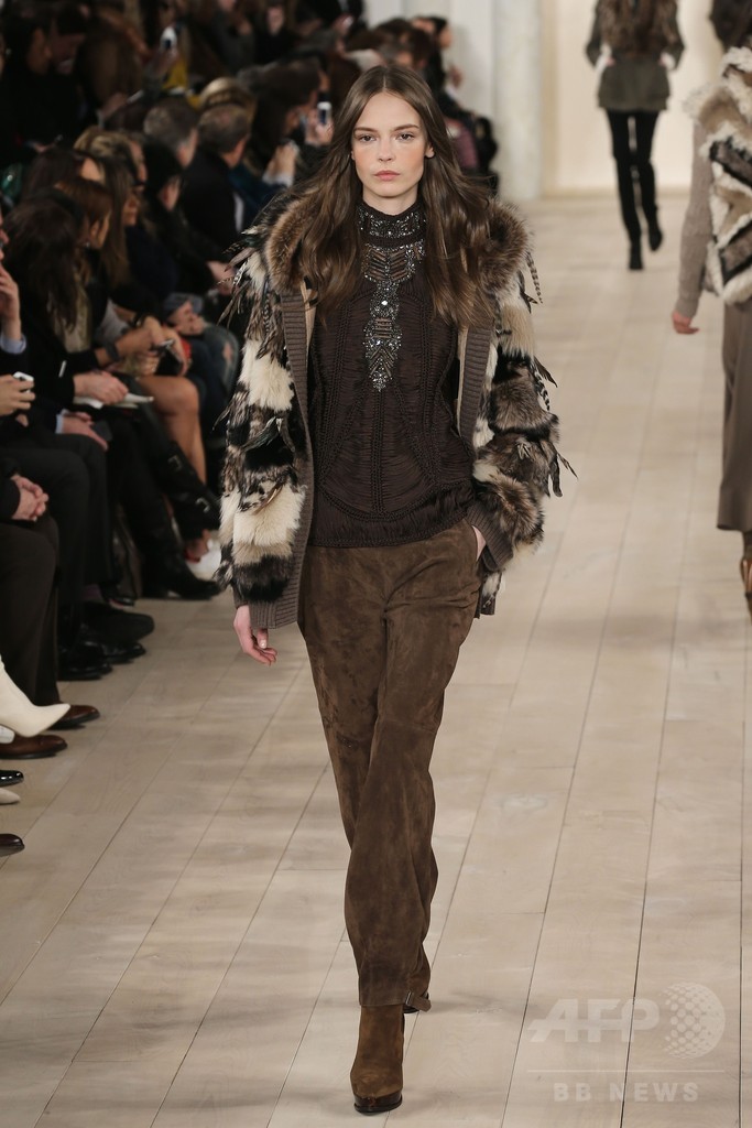  素材の上質さを生かしたシックなスタイル、「ラルフ ローレン」15/16年秋冬