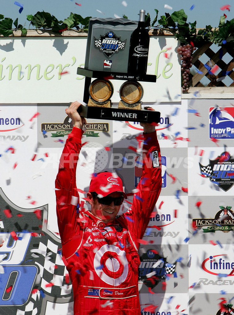 スコット・ディクソン シーズン4勝目飾る