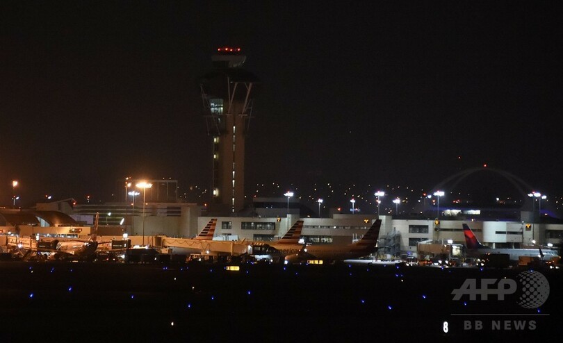 ロサンゼルス国際空港で大きな音、発着ロビーを一時閉鎖
