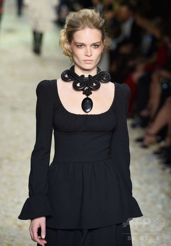 生まれ育ったサンタフェから着想を得たボヘミアンシック、「トム フォード」15/16年秋冬