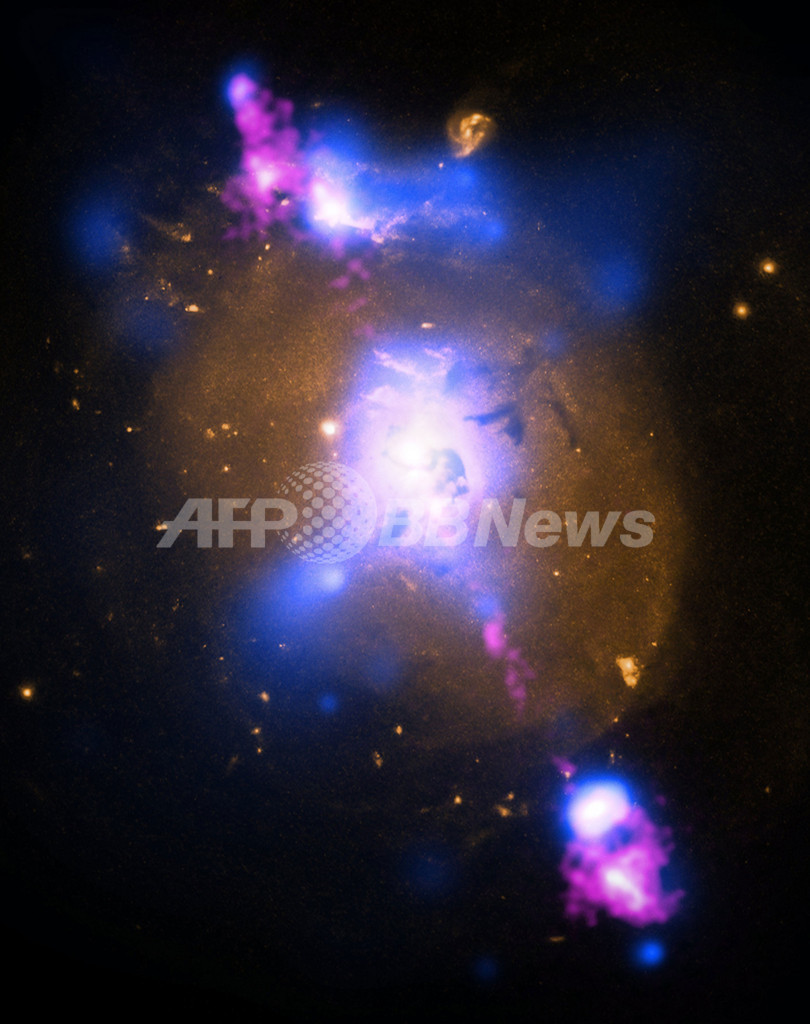 超大質量ブラックホールが放出する巨大エネルギー、画像公開
