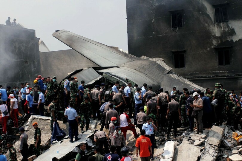 インドネシア軍機墜落、死者141人に