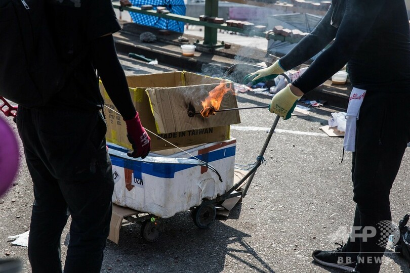 香港民主派、習氏の警告に反発 警察はドイツ人留学生2人を拘束