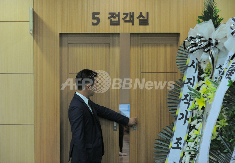 パク・ヨンハさん出棺、日本人ファンも号泣