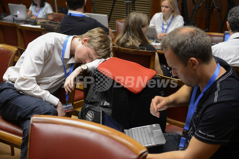 シリア関係国会議、政権移行計画で合意