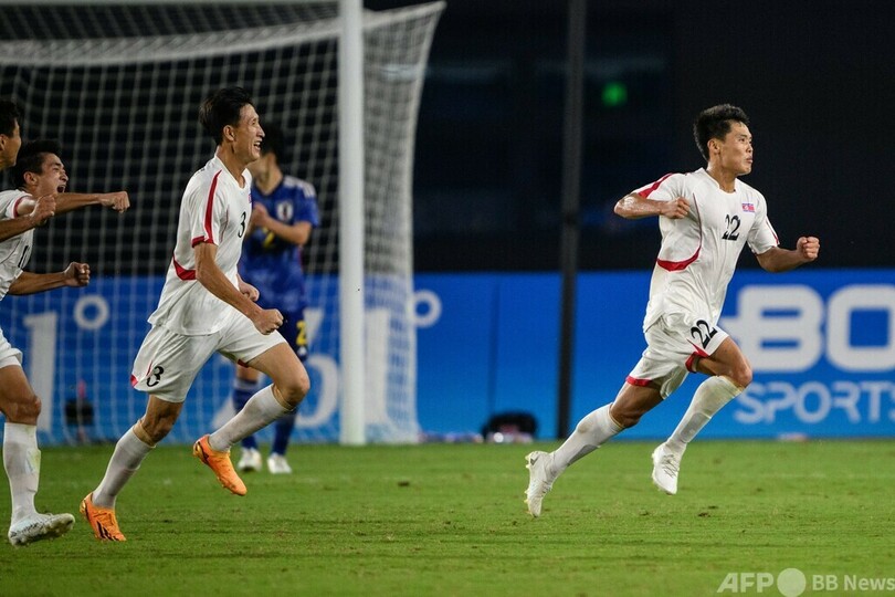 サッカー日本が4強 敗れた北朝鮮は審判に詰め寄る アジア大会