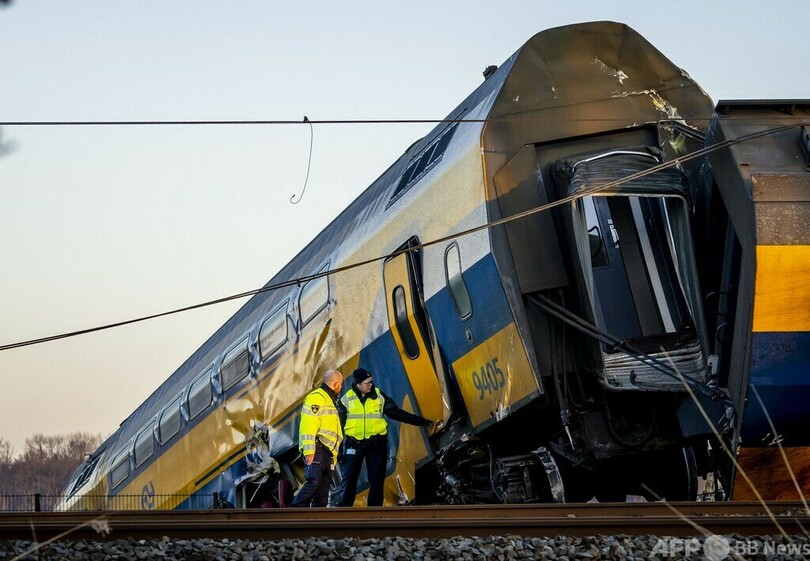 高速列車が脱線、1人死亡 オランダ