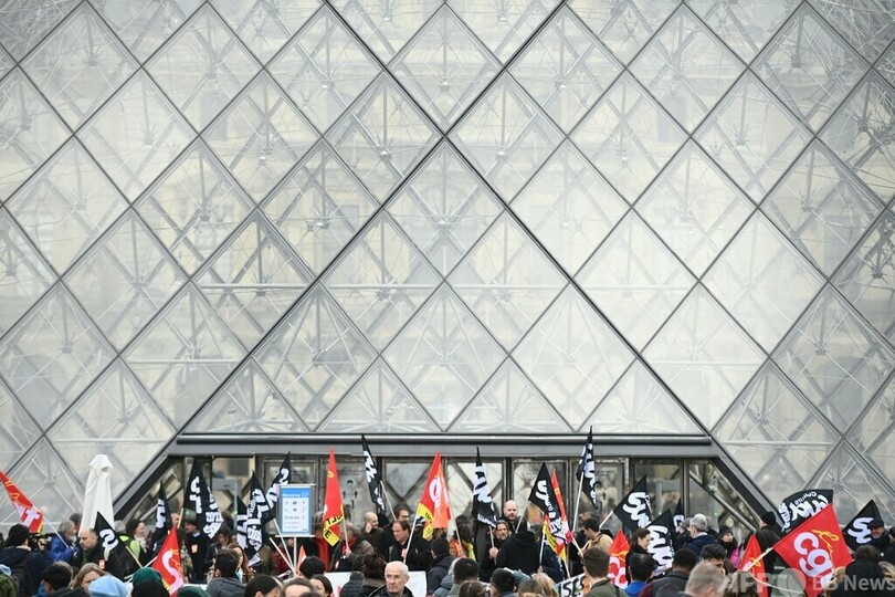 仏ルーブル美術館が休館、スト決行の従業員が入り口封鎖