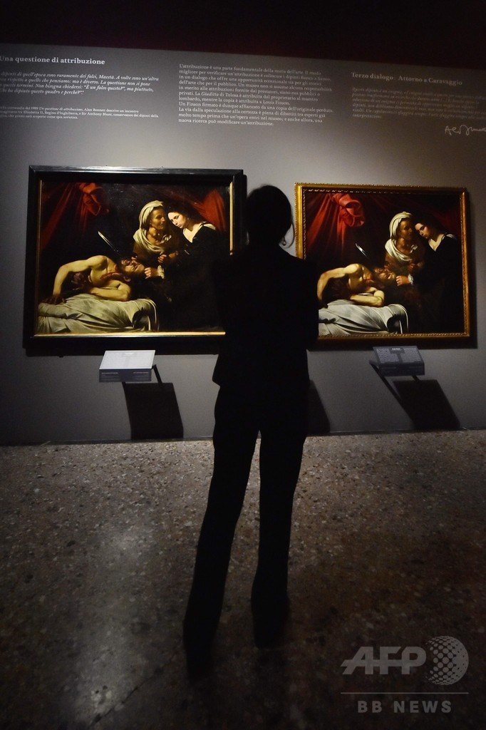 屋根裏で発見の「カラバッジョ絵画」、同画家の作品とともに展示