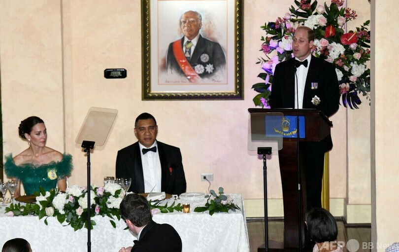 ウィリアム英王子夫妻、ジャマイカ士官学校の任官式に出席