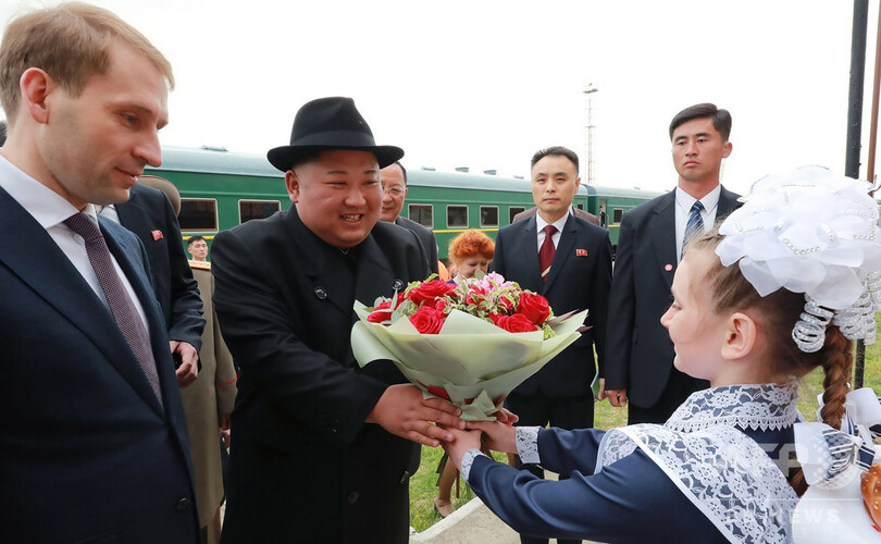 プーチン氏と正恩氏が初顔合わせ、ロ朝首脳会談始まる