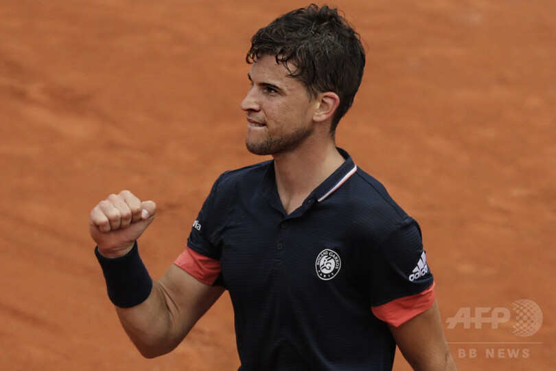 ティエムが3年連続の全仏4強、疲れ切ったズベレフにストレート勝利