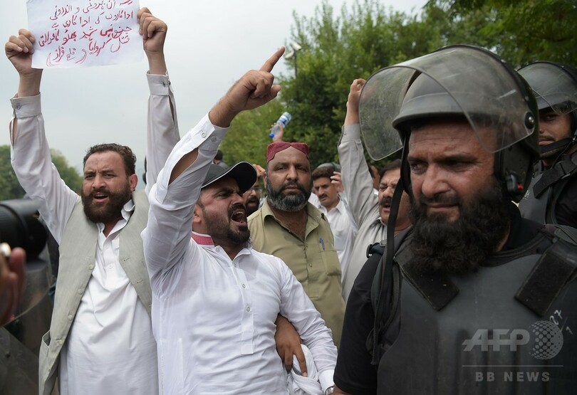 パキスタン最高裁、シャリフ首相の議員資格剥奪 失職へ