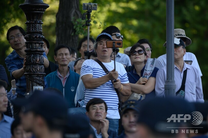 韓国の最大野党代表、丸刈り頭に 疑惑渦中の法相就任に抗議