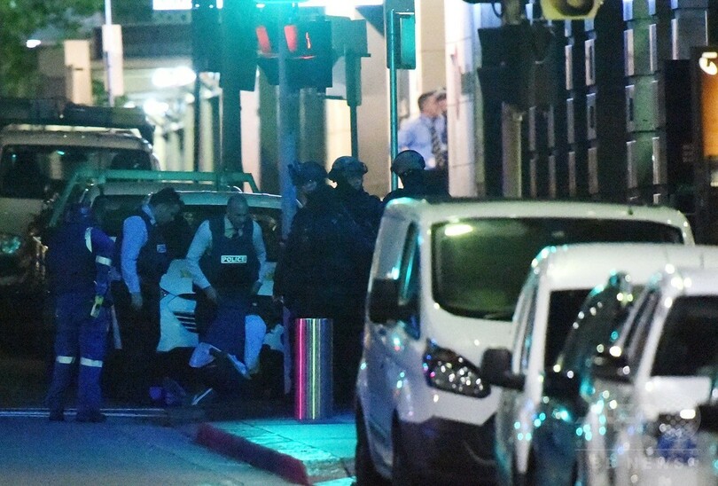 シドニー立てこもり、警察が突入 人質2人死亡、犯人射殺