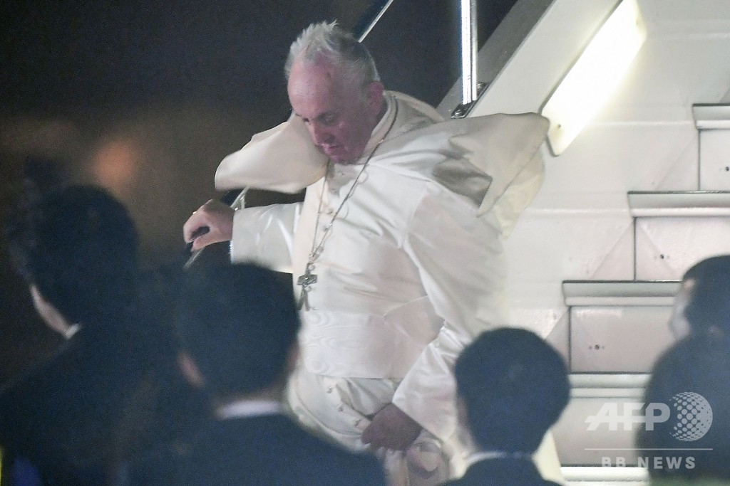 アジア歴訪中のローマ教皇、日本に到着 写真22枚 国際ニュース：AFPBB News