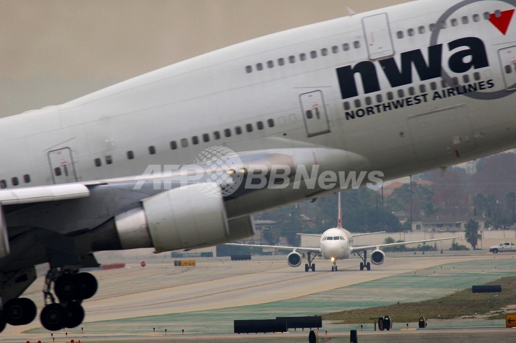 ノースウエスト機内で爆発物騒ぎ、犯人はナイジェリア人 ノースウエスト機内で爆発物騒ぎ、犯人はナイジェリア人