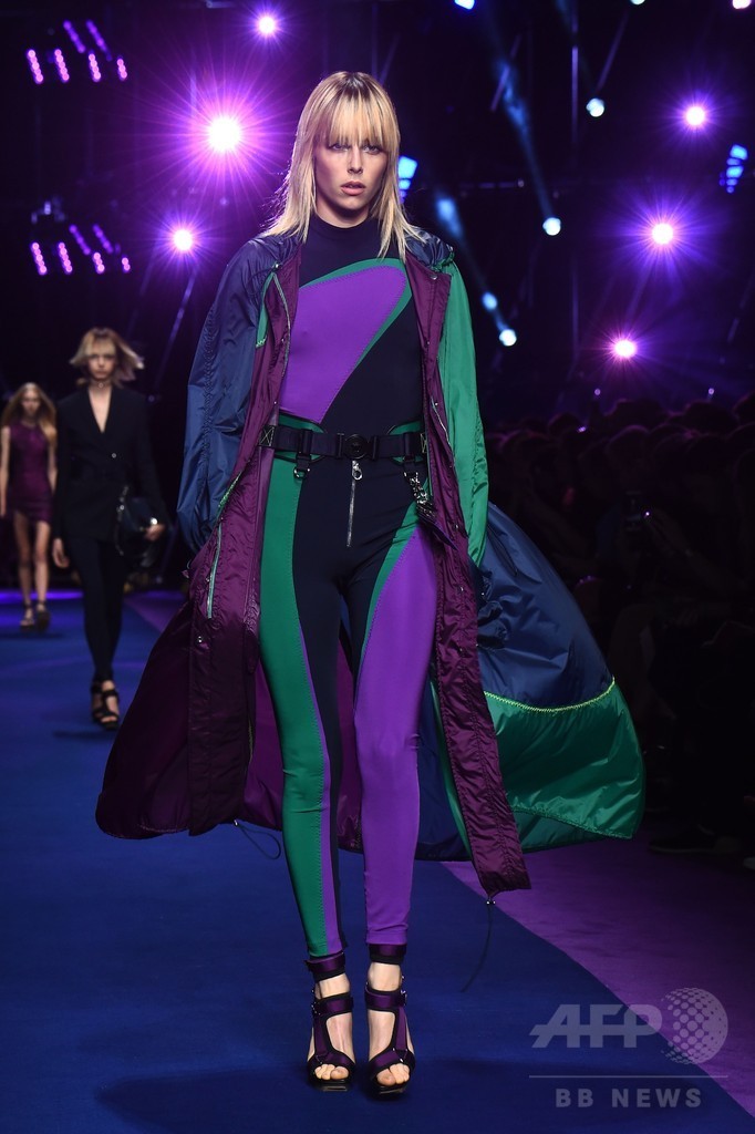 「ヴェルサーチ」17年春夏