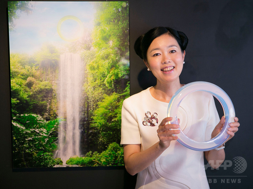 現代美術家・森万里子、滝に輝くリングをリオ五輪で公開