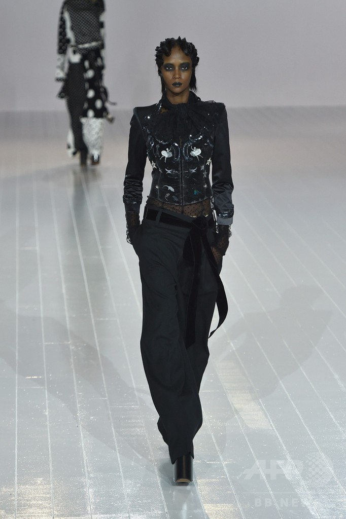 「マーク ジェイコブス」16/17年秋冬コレクション