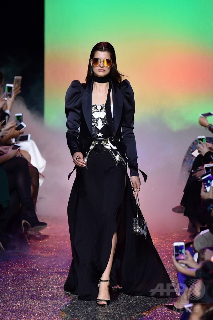 「エリー・サーブ」17年春夏