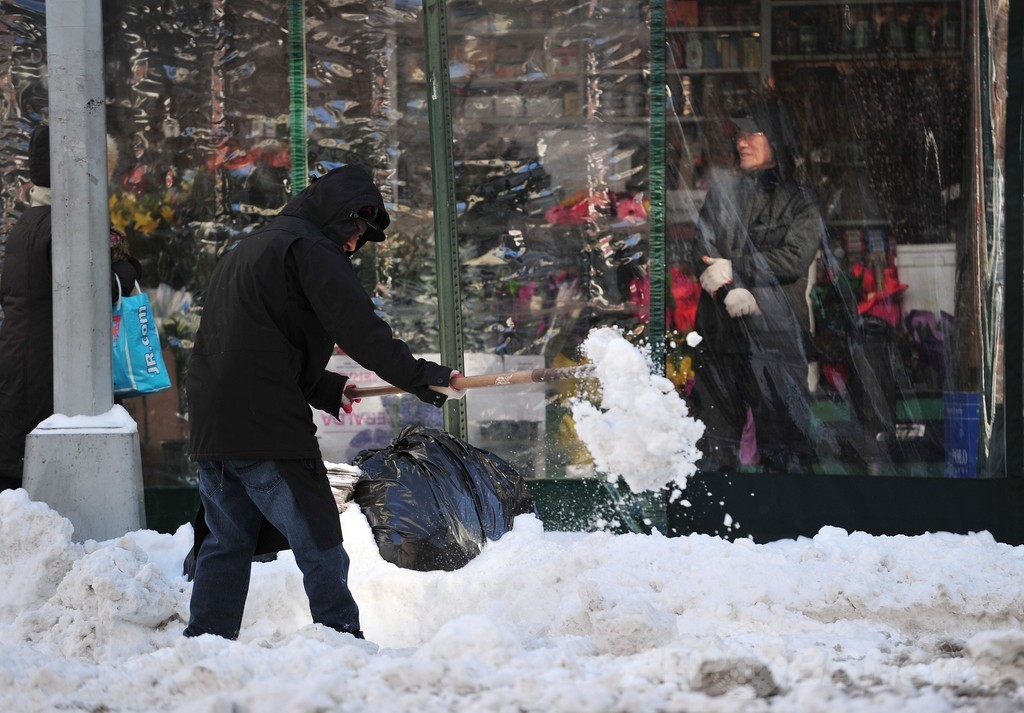 米北東部、暴風雪から一夜明け混乱続く