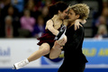 フィギュアスケート全米選手権（2013 Prudential U.S. Figure Skating Championships）は26日、米ネブラスカ（Nebraska）州オマハ（Omaha）にあるセンチュリーリンク・センター（CenturyLink Center）で行われ、アイスダンス・フリーダンス（FD）ではメリル・デイビス（Meryl Davis）/チャーリー・ホワイト（Charlie White）組が118.42点を獲得し、合計197.44点で5連覇を飾った。

演技に臨むメリル・デイビス/チャーリー・ホワイト組（2013年1月26日撮影）。(c)AFP/Getty Images/Matthew Stockman