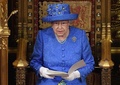 英ロンドンで開催された議会開会式で、開会演説を行うエリザベス女王（2017年6月21日撮影）。(c)AFP/Carl Court