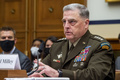 米下院軍事委員会の公聴会で証言するマーク・ミリー統合参謀本部議長（2021年9月29日撮影）。(c)Rod LAMKEY / POOL / AFP