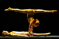 写真は7日、パフォーマンスを披露する同グループ。(c)AFP/MUSTAFA OZER
