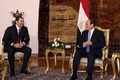 カイロで会談するレバノンのサード・ハリリ首相（左）とエジプトのアブデルファタハ・シシ大統領（2017年11月21日撮影）。(c)AFP/DALATI AND NOHRA