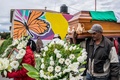 メキシコ西部ミチョアカン州で執り行われた、自然保護活動家のオメロ・ゴメスさんの葬儀の様子（2020年1月30日撮影）。(c)Enrique Castro / AFP