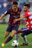 13-14スペイン1部リーグ第33節、グラナダ（Granada CF）対FCバルセロナ（FC Barcelona）。グラナダのフラン・リコ（Fran Rico、右）をかわすFCバルセロナのペドロ・ロドリゲス・レデスマ（Pedro Rodriguez Ledesma、2014年4月12日撮影）。(c)AFP/JORGE GUERRERO